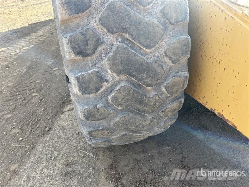 CAT 615C Motor Scraper Skrēperi