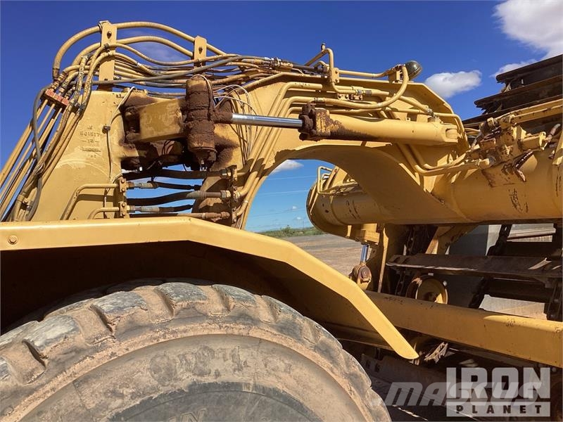 CAT 615C Motor Scraper Raspadores