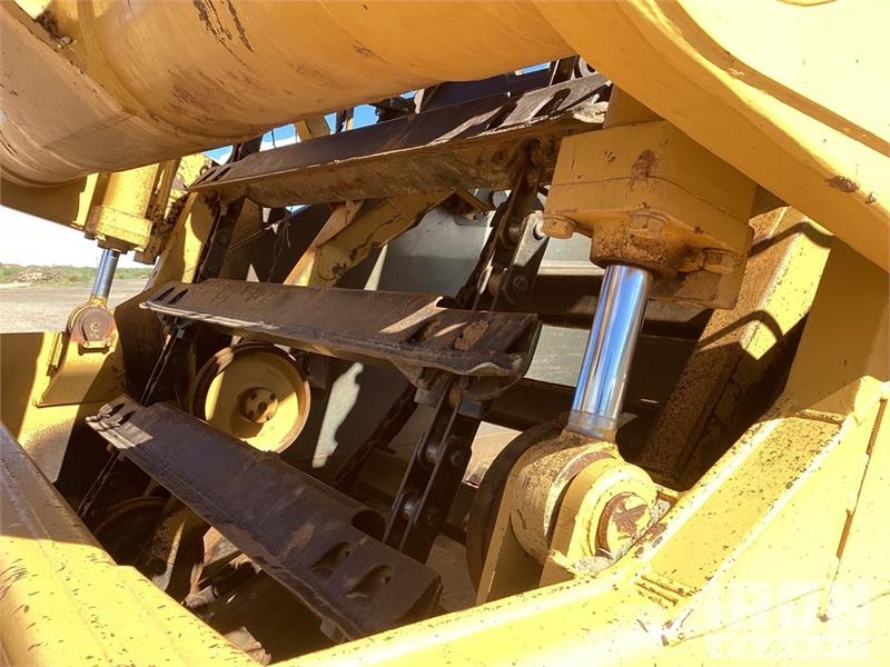 CAT 615C Motor Scraper Raspadores