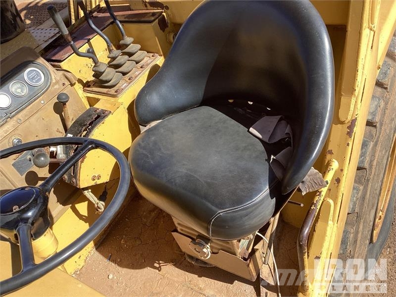 CAT 615C Motor Scraper Raspadores