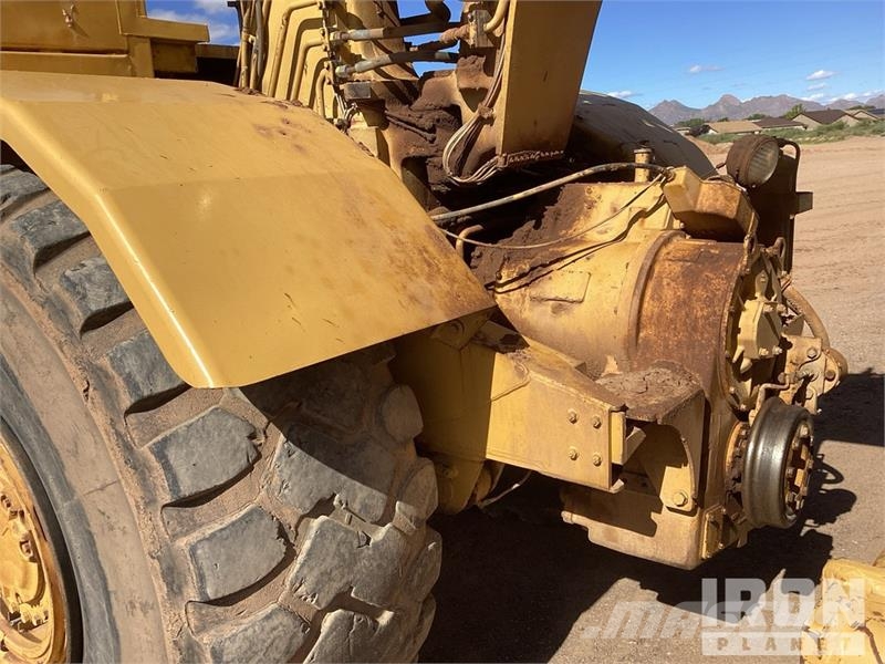 CAT 615C Motor Scraper Raspadores