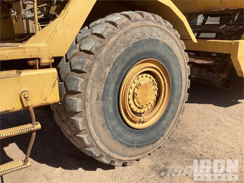 CAT 615C Motor Scraper Raspadores
