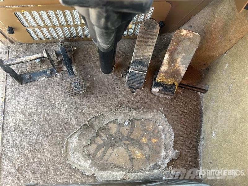 CAT 615C series ll Motor Scraper Elevatoare