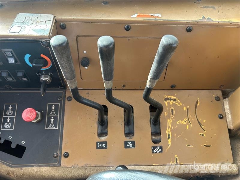 CAT 615C series ll Motor Scraper Elevatoare
