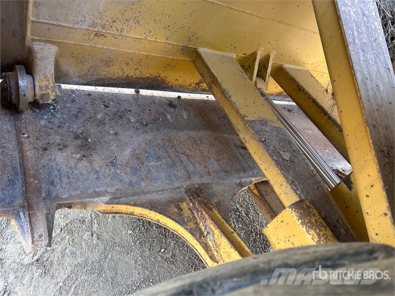 CAT 615C series ll Motor Scraper Elevatoare