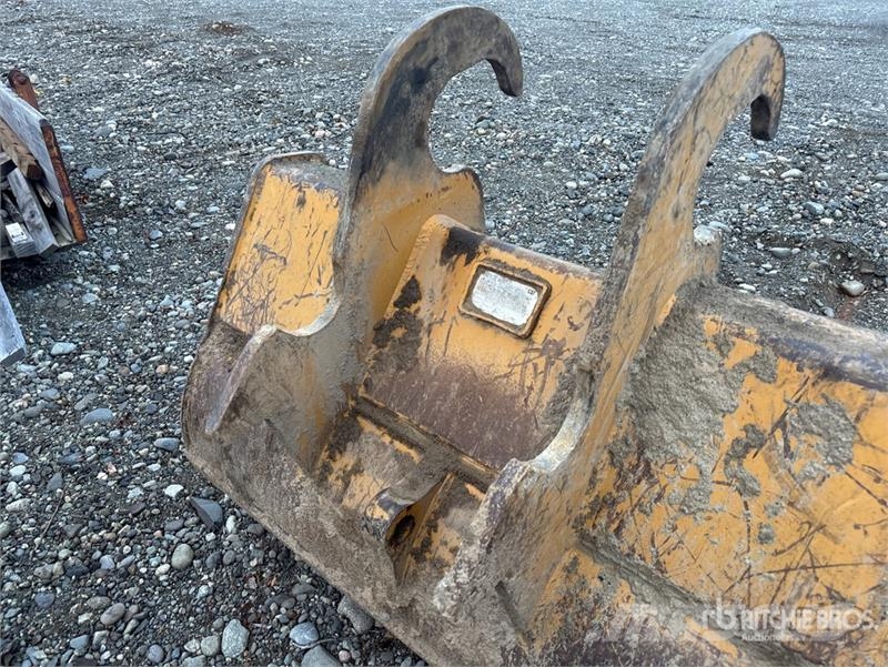 CAT 62 in Q/C Cleanup Excavator Bucket - Fits Cat 320 Žlice