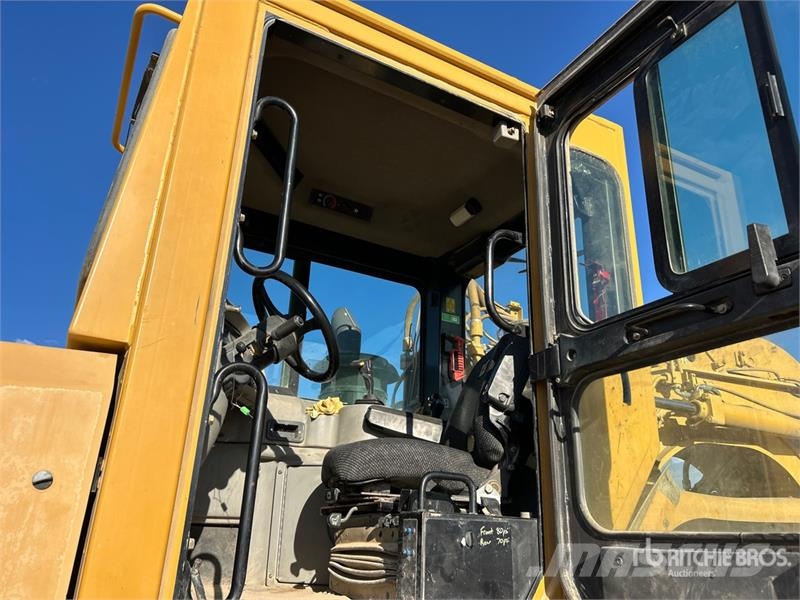 CAT 621G 스크레이퍼