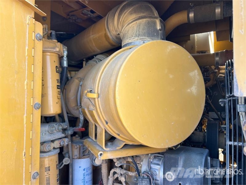 CAT 621G 스크레이퍼