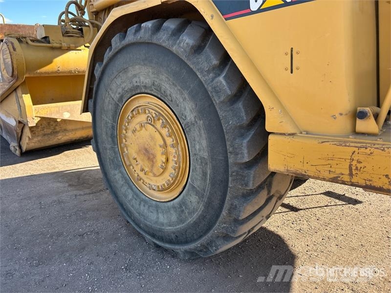 CAT 621G 스크레이퍼