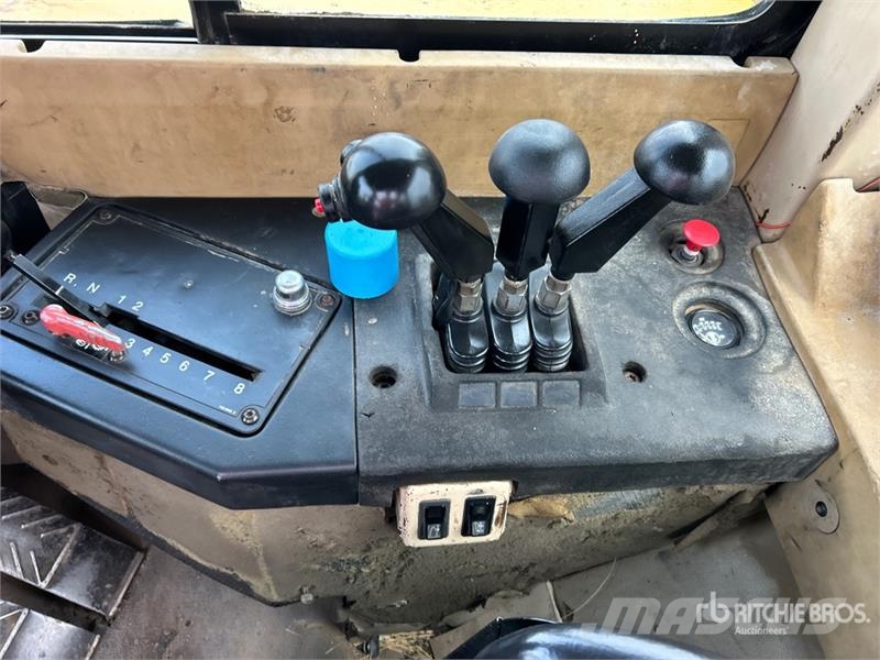 CAT 627F Schaber
