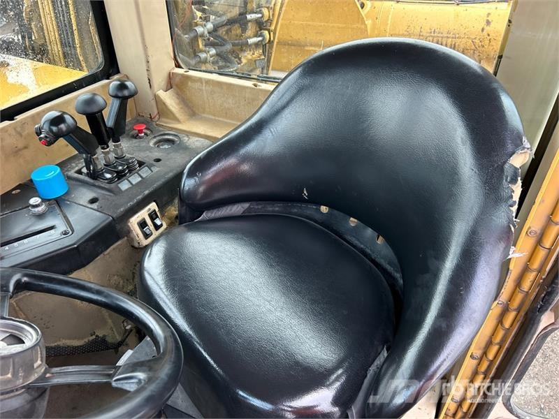 CAT 627F Schaber