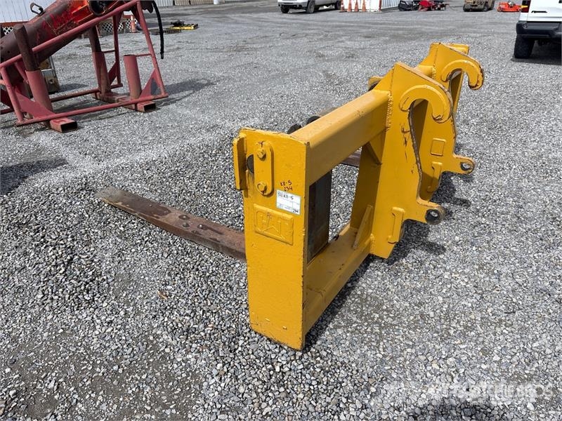 CAT 71 in Wheel Loader Forks Vilice