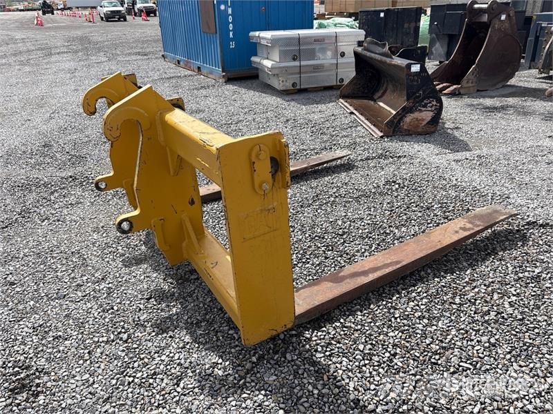 CAT 71 in Wheel Loader Forks Vilice