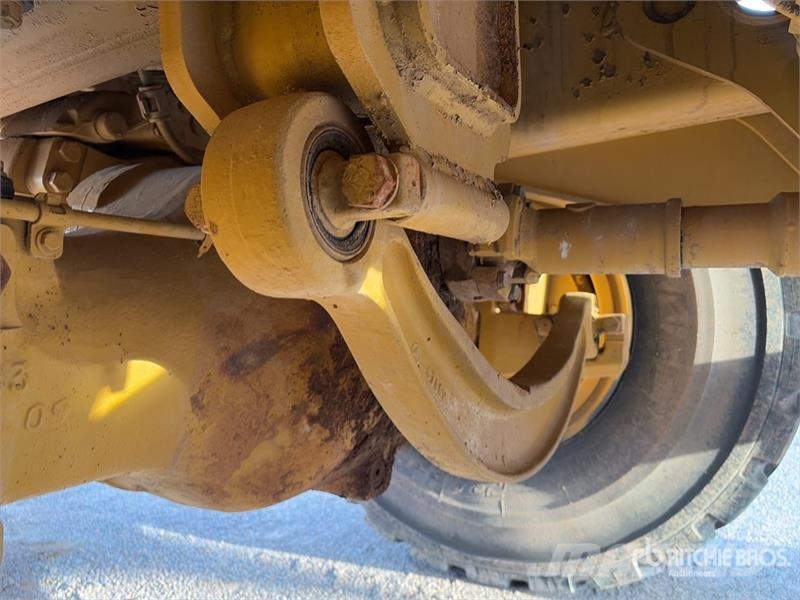 CAT 725 6x6 Articulated Water Truck Vesisäiliöautot