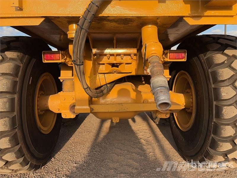 CAT 725 6x6 Articulated Water Truck Vesisäiliöautot