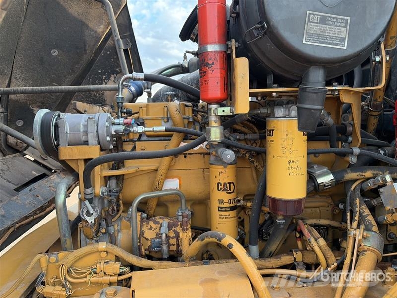CAT 725 6x6 Articulated Water Truck Vesisäiliöautot