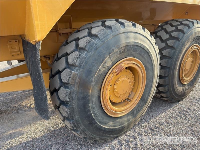 CAT 725 6x6 Articulated Water Truck Vesisäiliöautot