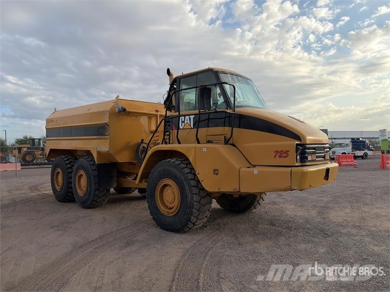 CAT 725 6x6 Articulated Water Truck Vesisäiliöautot