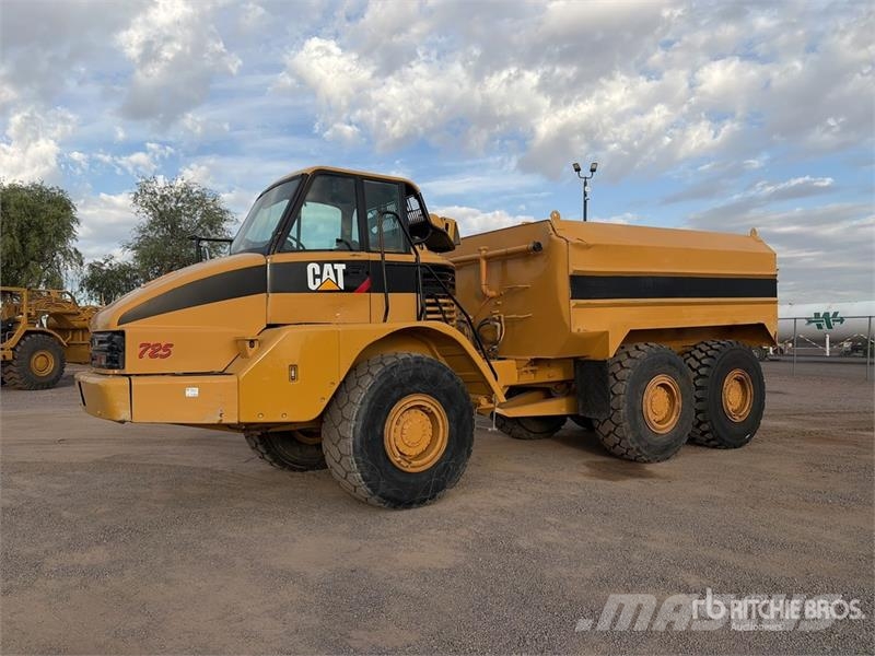CAT 725 6x6 Articulated Water Truck Vesisäiliöautot