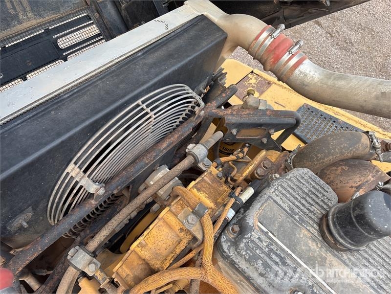 CAT 740 Articulated Water Truck Autocisterne