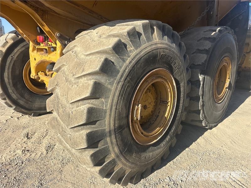 CAT 740B Dumper - Knickgelenk