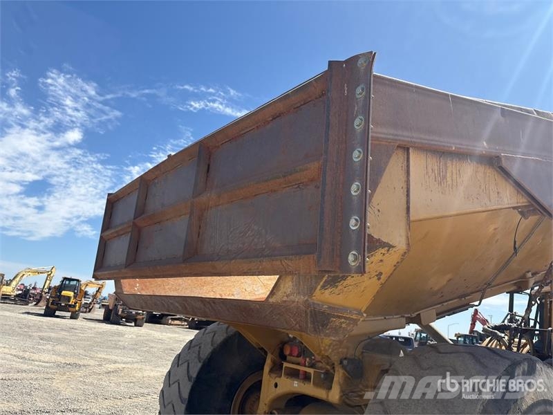 CAT 740B Artikulētie pašizgāzēji