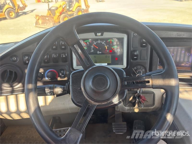 CAT 740B Dumper - Knickgelenk