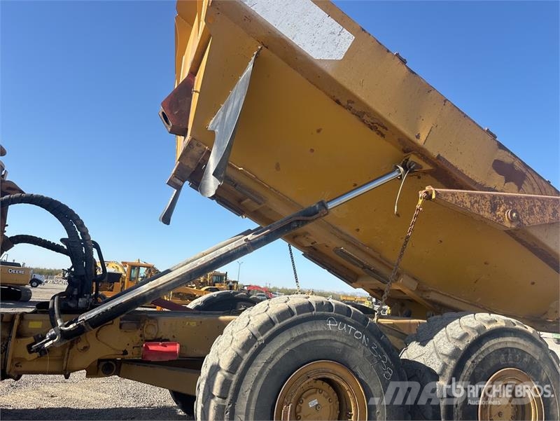 CAT 740B Dumper - Knickgelenk