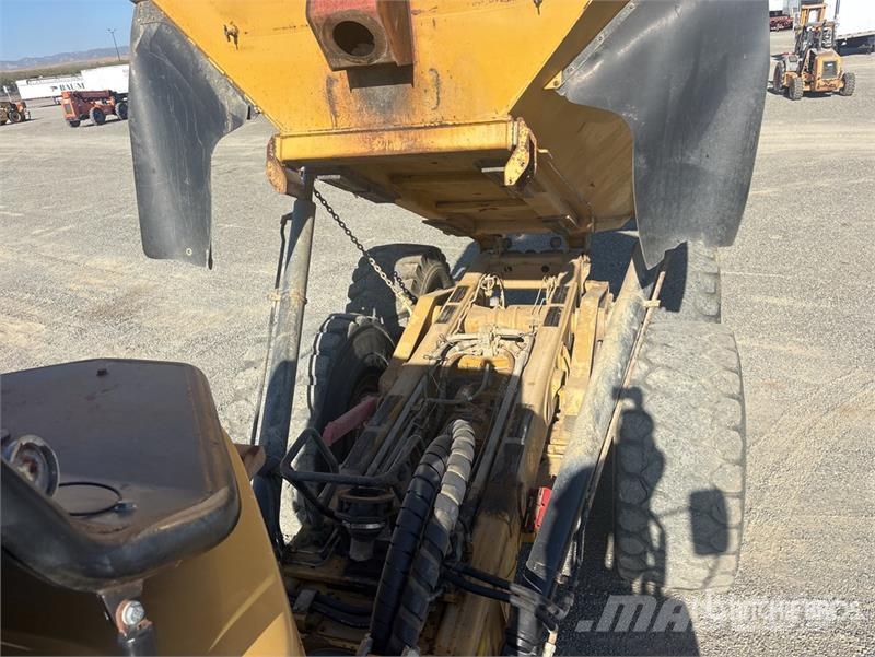 CAT 740B Dumper - Knickgelenk
