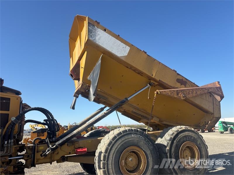 CAT 740B Dumper - Knickgelenk