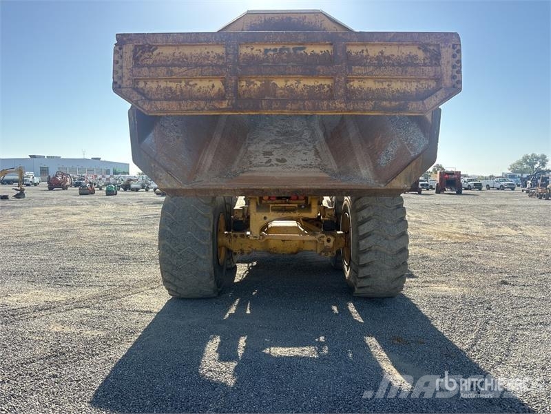 CAT 740B Dumper - Knickgelenk