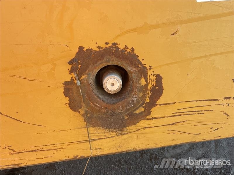 CAT 740B Dumper - Knickgelenk
