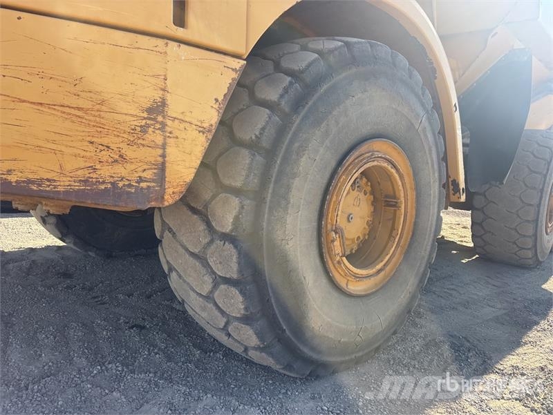 CAT 740B Dumper - Knickgelenk