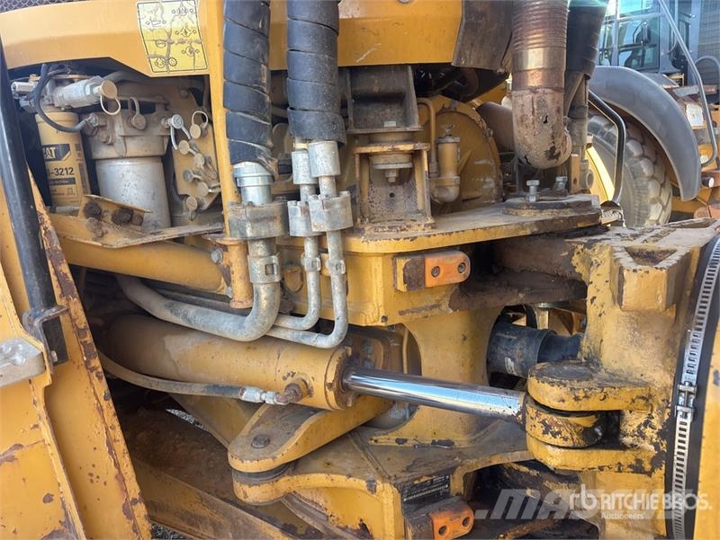 CAT 740B Dumper - Knickgelenk