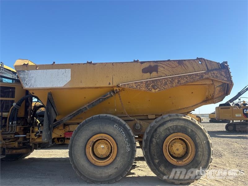 CAT 740B Dumper - Knickgelenk