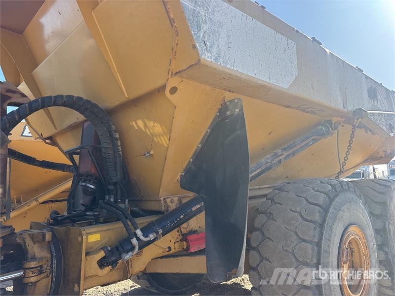 CAT 740B Dumper - Knickgelenk