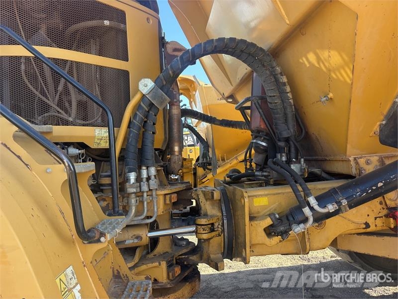 CAT 740B Dumper - Knickgelenk