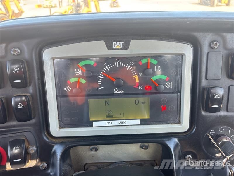 CAT 740B Dumper - Knickgelenk