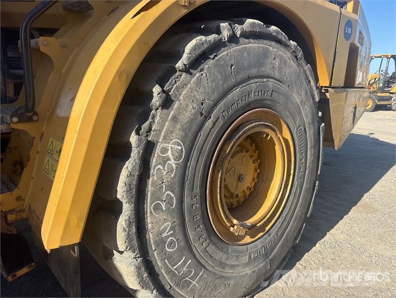 CAT 740B Dumper - Knickgelenk
