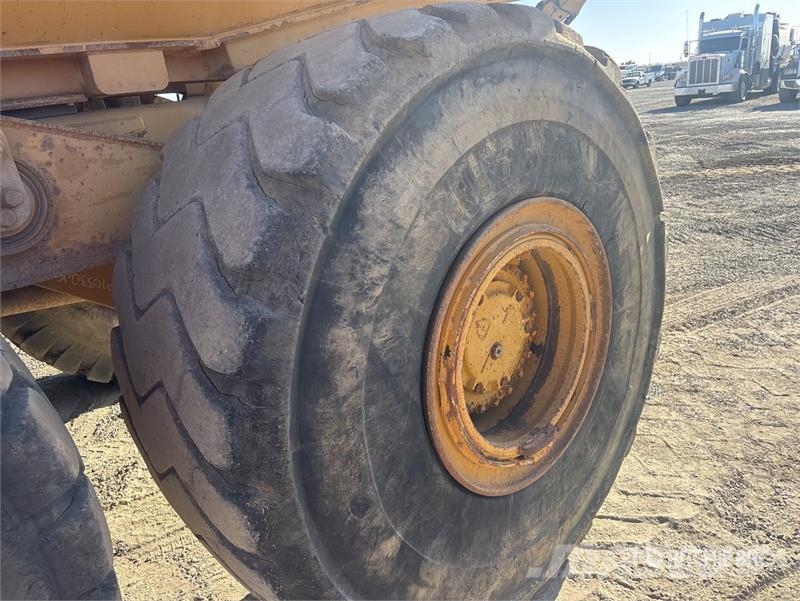 CAT 740B Dumper - Knickgelenk