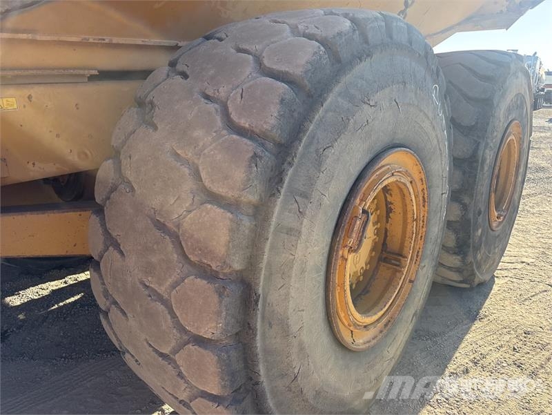 CAT 740B Dumper - Knickgelenk