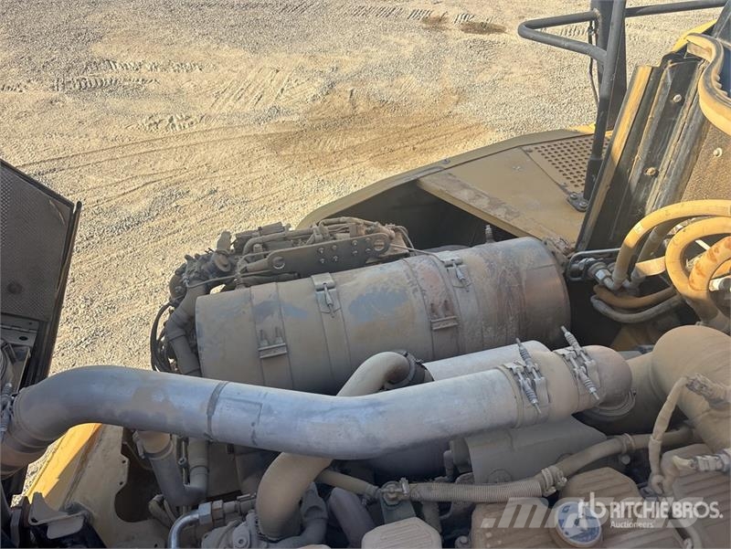 CAT 740B Dumper - Knickgelenk