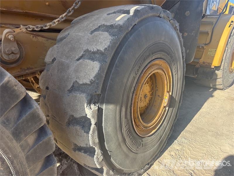 CAT 740B Dumper - Knickgelenk
