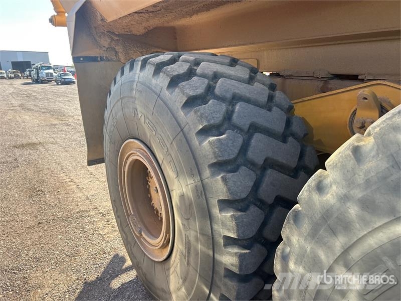 CAT 740B 6x6 Articulated Water Truck Kamioni za vodu