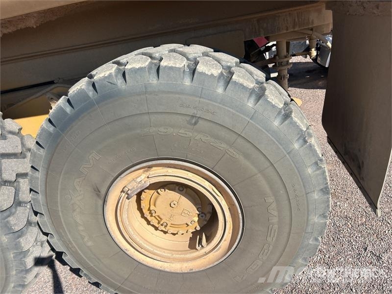 CAT 740B 6x6 Articulated Water Truck Kamioni za vodu