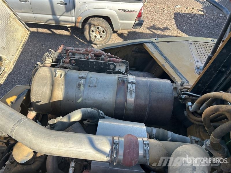 CAT 740B 6x6 Articulated Water Truck Kamioni za vodu