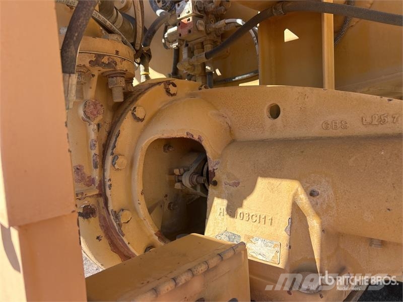 CAT 740B 6x6 Articulated Water Truck Kamioni za vodu