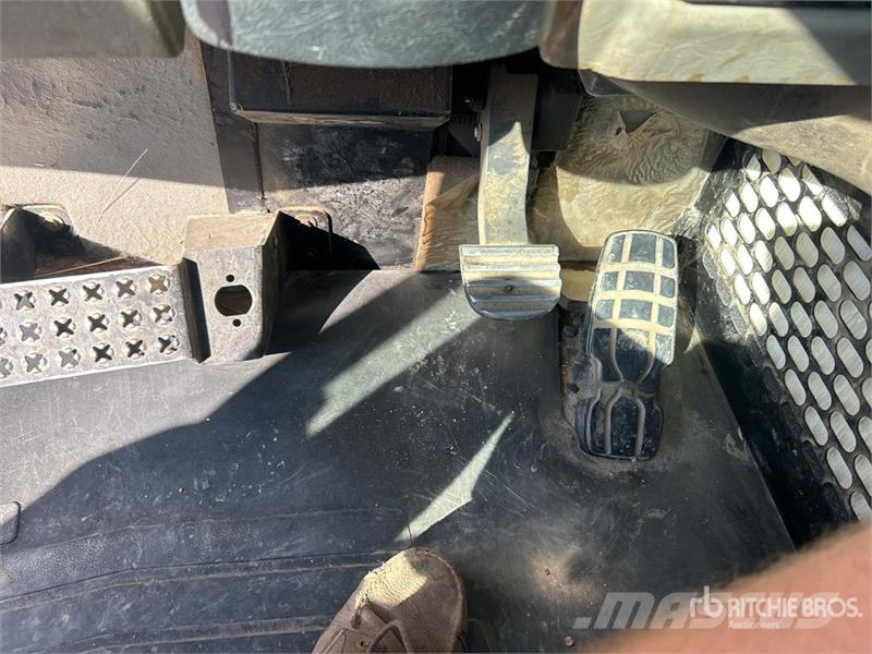 CAT 740B 6x6 Articulated Water Truck Kamioni za vodu