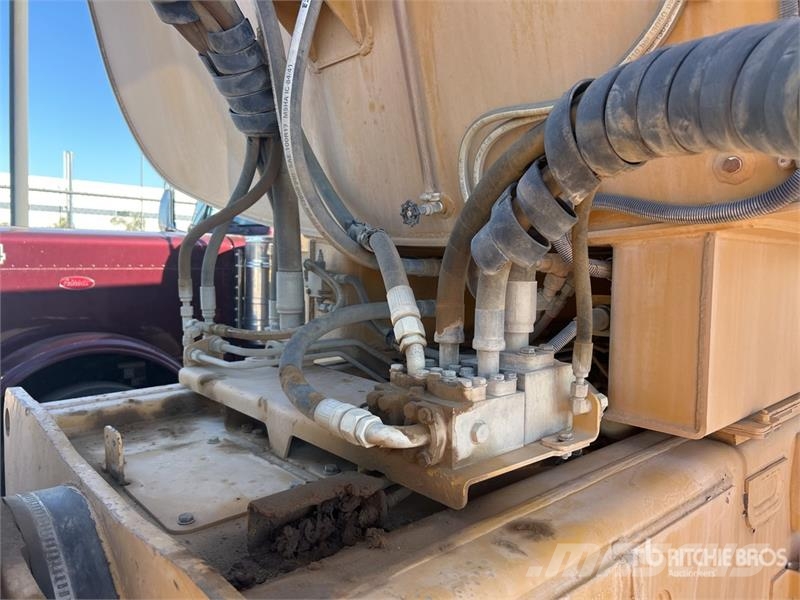 CAT 740B 6x6 Articulated Water Truck Kamioni za vodu