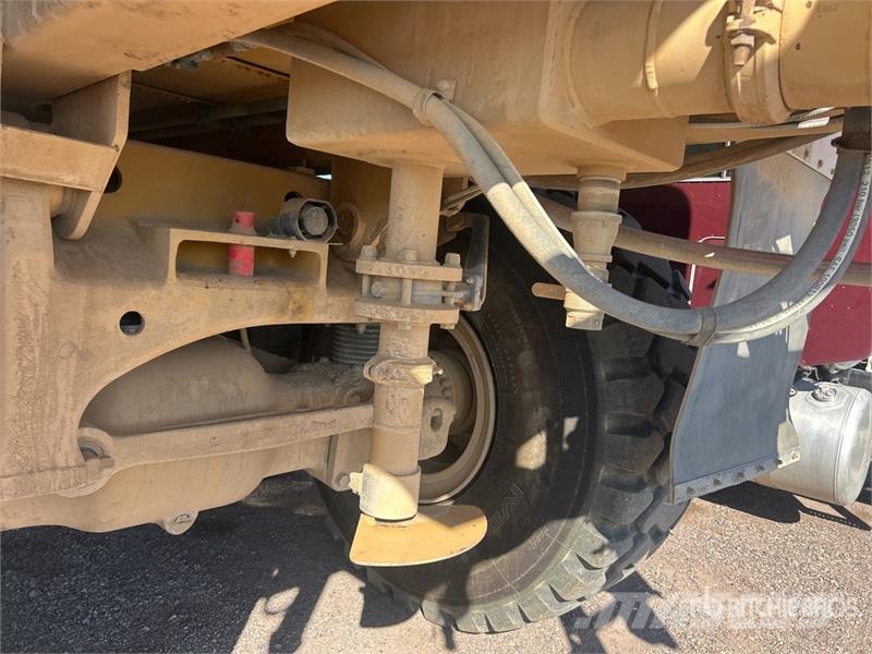 CAT 740B 6x6 Articulated Water Truck Kamioni za vodu